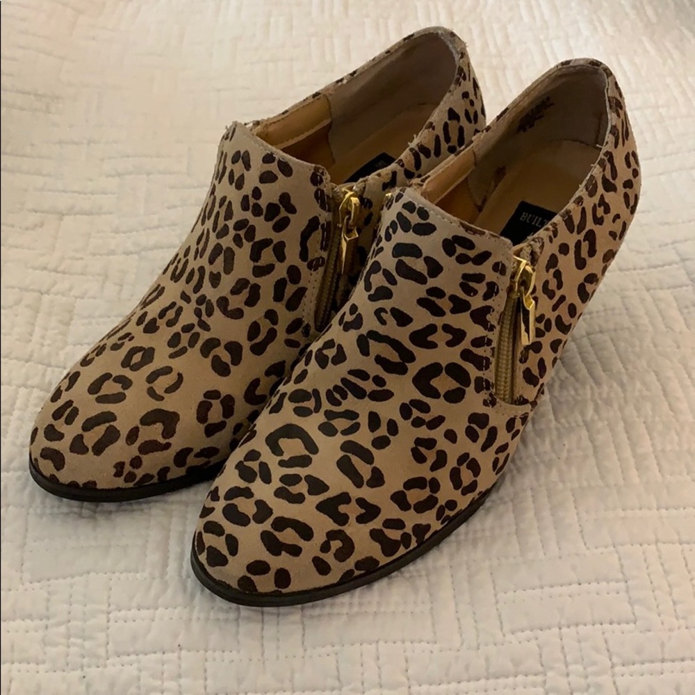 AJ Valenci leopard booties size 6 🐢